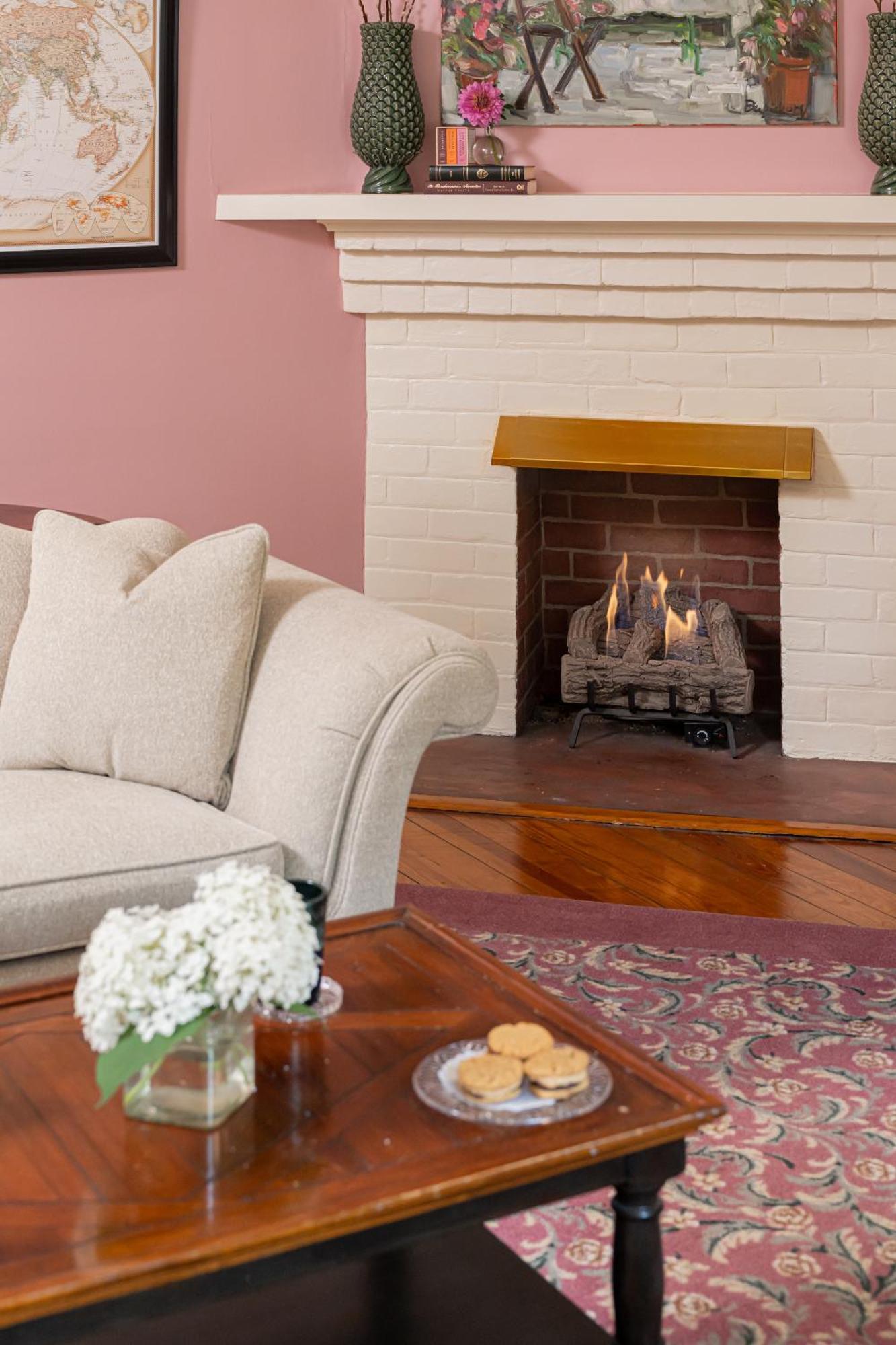 Pinecrest Bed & Breakfast Asheville Exterior photo